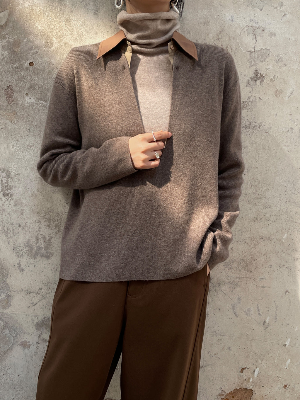 100% Cashmere V-Neck Sweater with Removable Collar