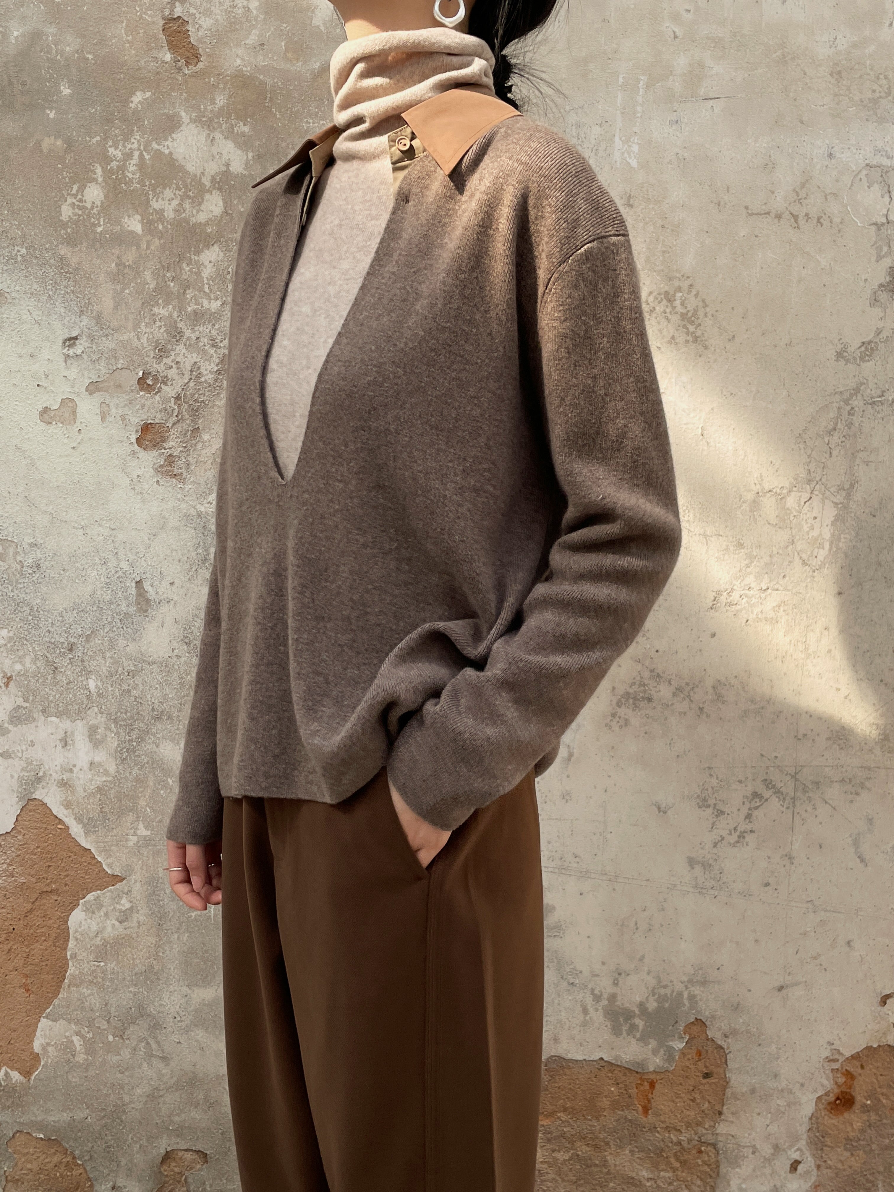 100% Cashmere V-Neck Sweater with Removable Collar