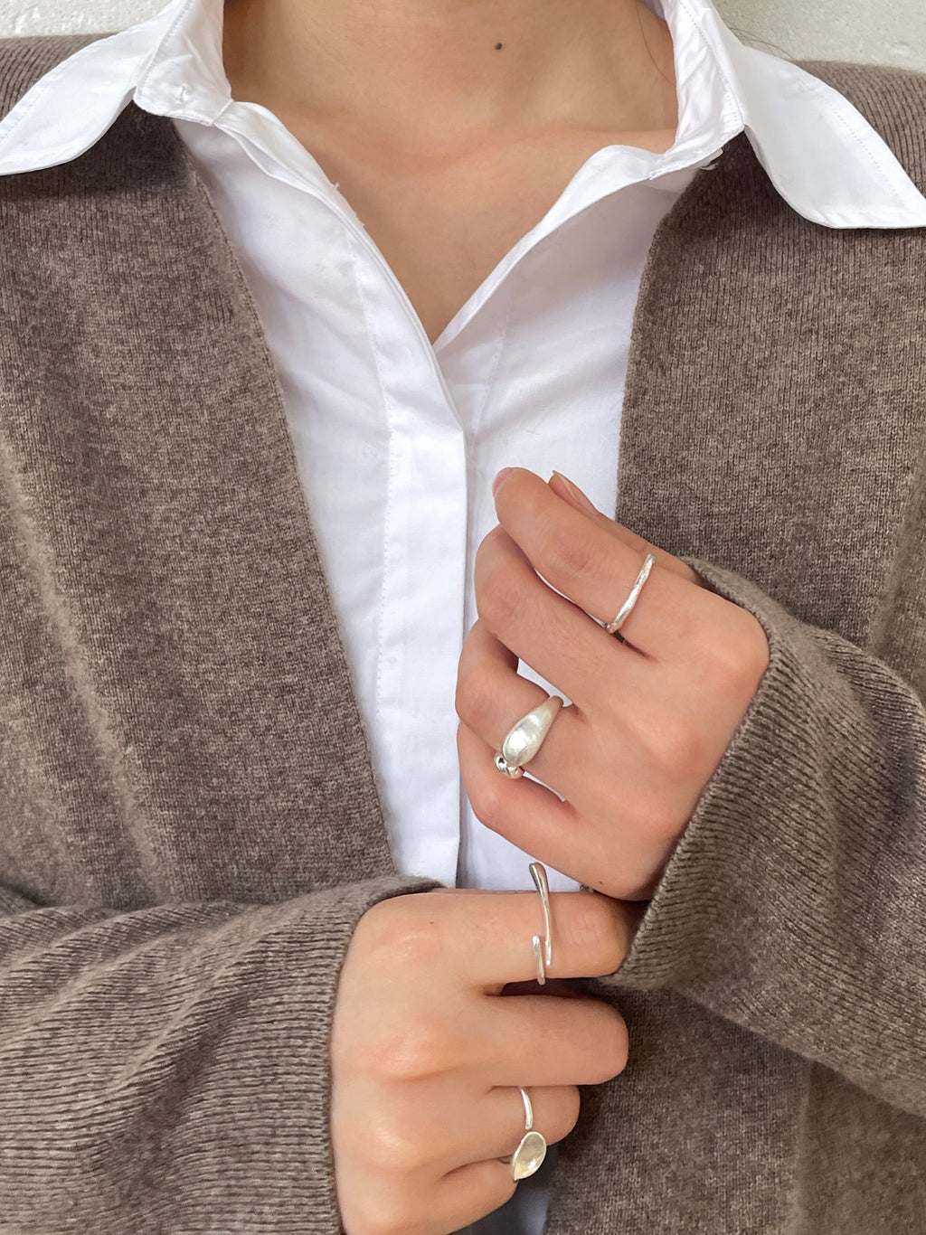 100% Cashmere V-Neck Sweater with Removable Collar