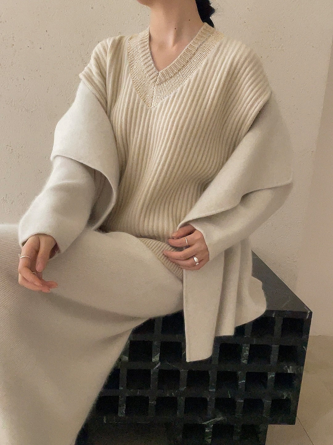 100% Cashmere V-Neck Ribbed Knit Vest